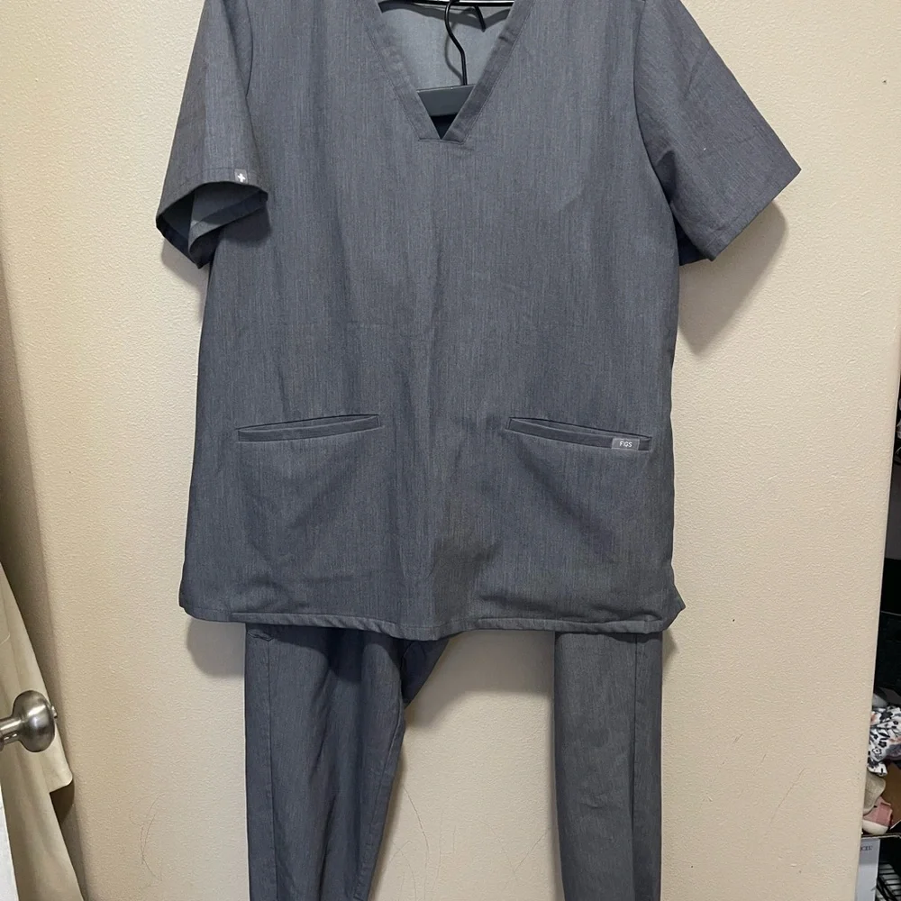 Figs scrubs set xl grey casma 2 pocket top and Zamora joggers medical work - Picture 2 of 2
